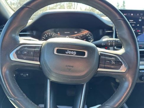 Used 2023 Jeep Compass Latitude AWD/4WD image 11