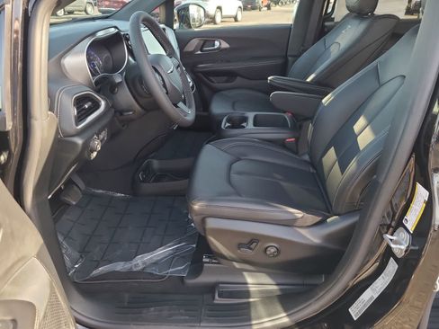 New 2026 Chrysler Pacifica Select image 19