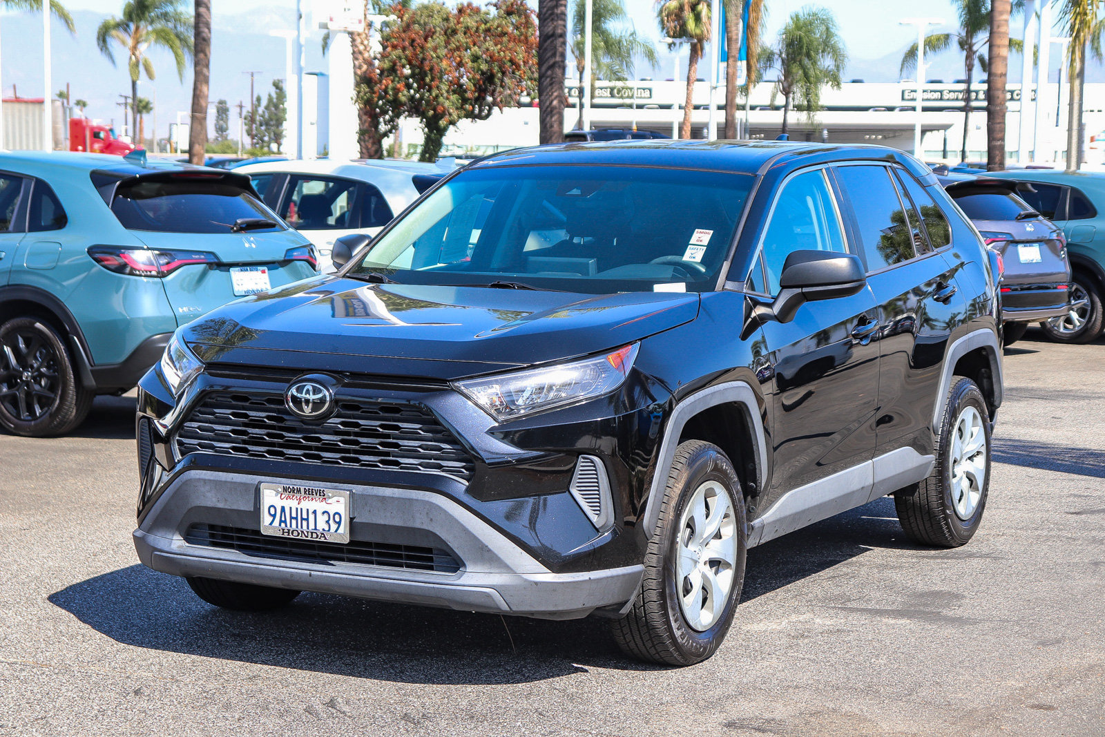Used 2022 Toyota RAV4 LE FWD image 3