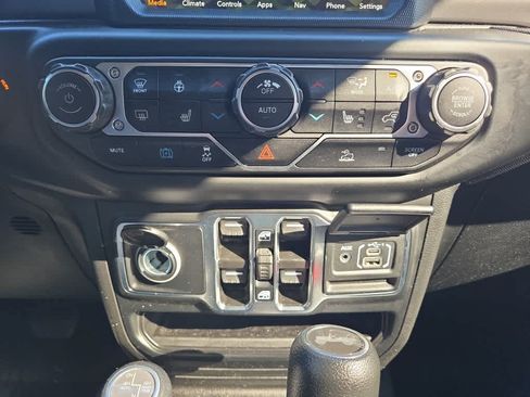 Used 2023 Jeep Wrangler Unlimited w/ Sun & Screen Package AWD/4WD image 27