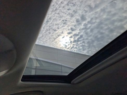 Used 2017 INFINITI Q70 L 3.7 image 19