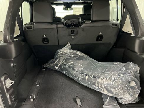 New 2026 Jeep Wrangler Unlimited Rubicon AWD/4WD image 23