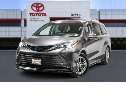 Certified 2023 Toyota Sienna Platinum