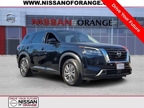 Used 2025 Nissan Pathfinder S FWD image 1