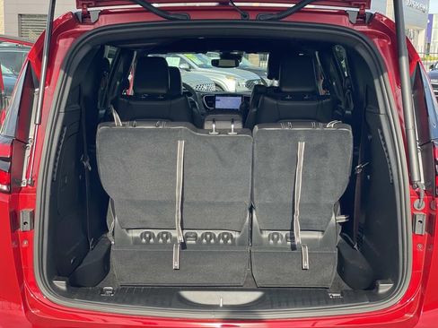 Used 2025 Chrysler Pacifica Select w/ Uconnect Theater Family Group image 26