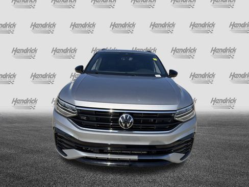 Used 2023 Volkswagen Tiguan SE R-Line image 3