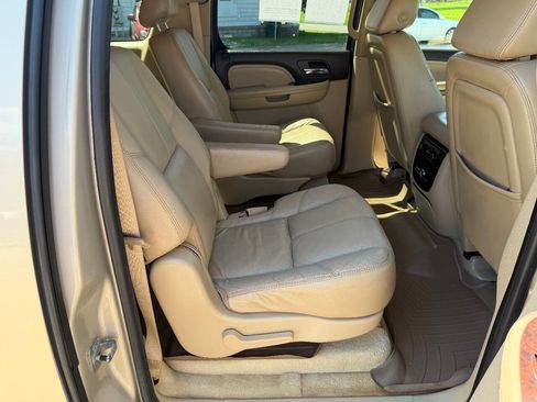 Used 2007 GMC Yukon XL Denali AWD/4WD image 16