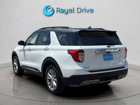 Used 2024 Ford Explorer XLT w/ Equipment Group 202A AWD/4WD image 4