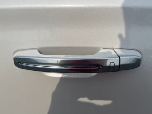 Used 2019 Cadillac Escalade ESV Platinum AWD/4WD image 18