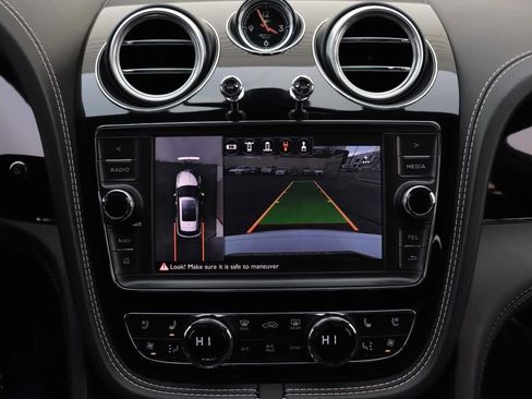 Used 2017 Bentley Bentayga image 53