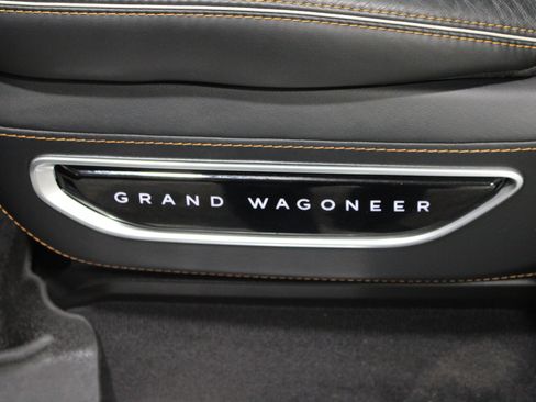 Used 2023 Jeep Grand Wagoneer Series III AWD/4WD image 5