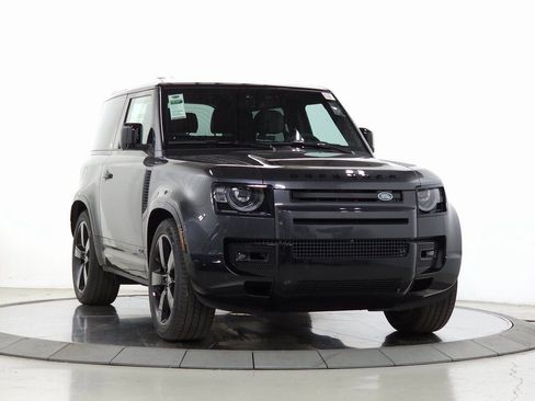 Used 2025 Land Rover Defender 90 V8 AWD/4WD image 9