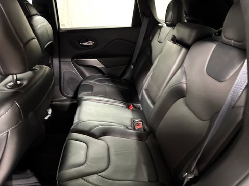 Used 2022 Jeep Cherokee Latitude Lux w/ Mopar Interior Package AWD/4WD image 5