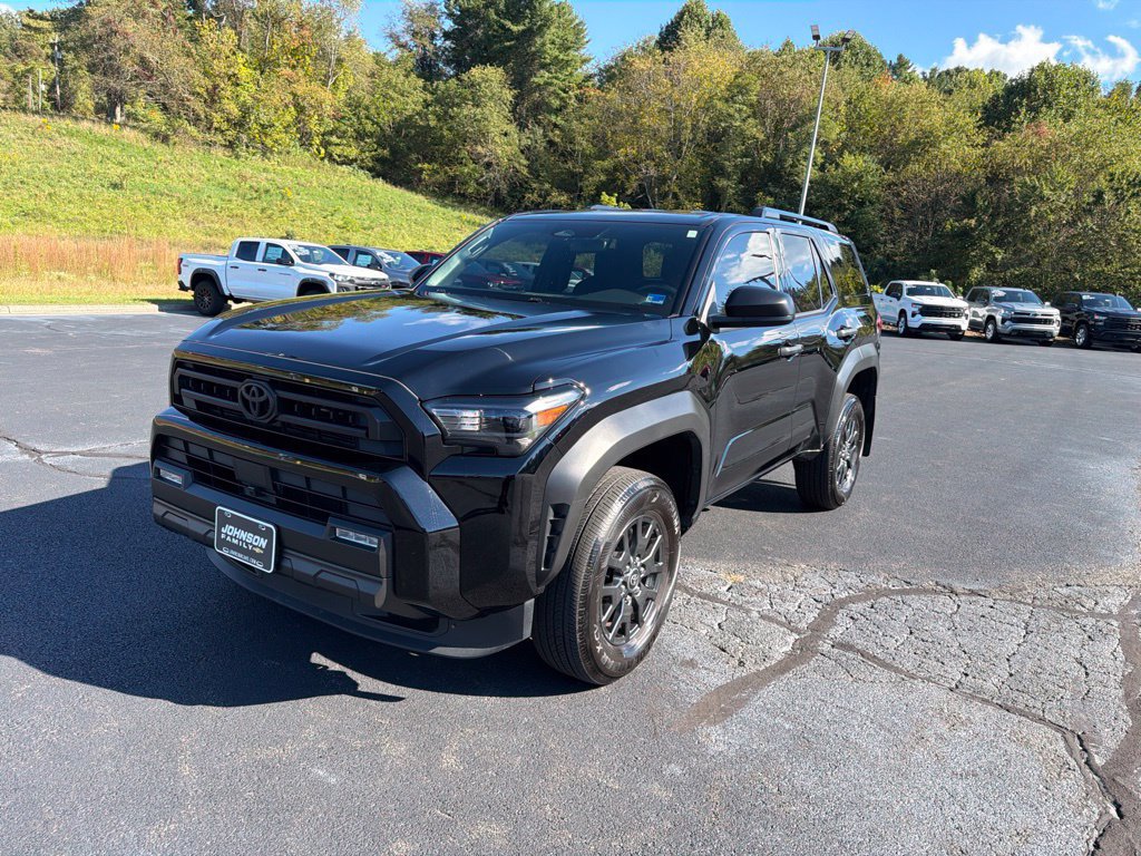 Used 2025 Toyota 4Runner SR5 AWD/4WD image 4