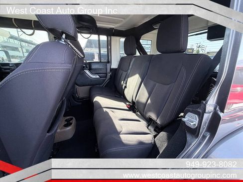 Used 2014 Jeep Wrangler Unlimited Sahara w/ Connectivity Group image 11