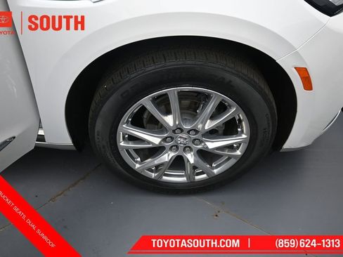 Used 2023 Buick Enclave Essence w/ Experience Buick Package AWD/4WD image 34