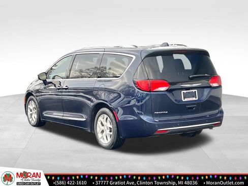 Used 2018 Chrysler Pacifica Touring-L Plus w/ Tire & Wheel Group image 4