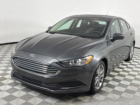Used 2017 Ford Fusion SE image 10