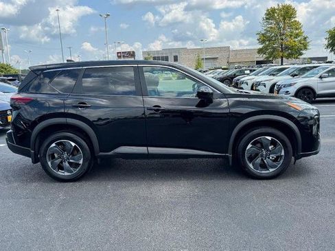 Certified 2026 Nissan Rogue SV FWD image 2