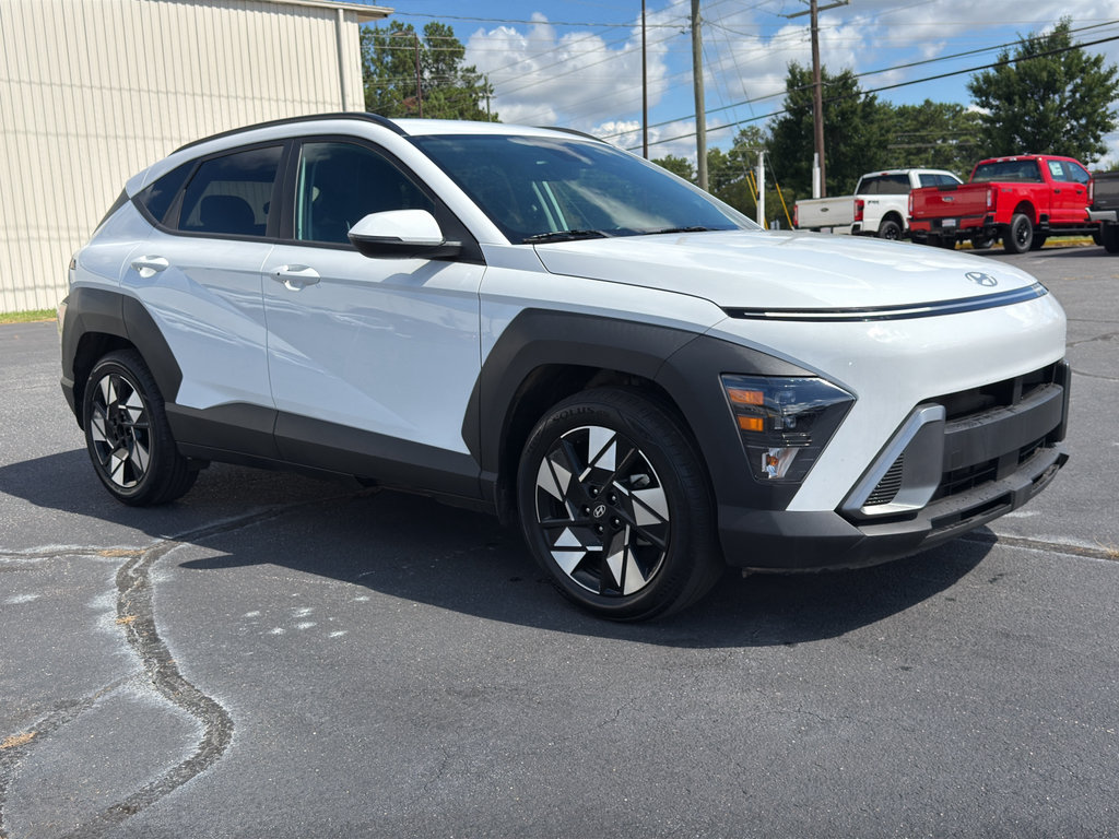 Used 2025 Hyundai Kona SEL FWD image 2