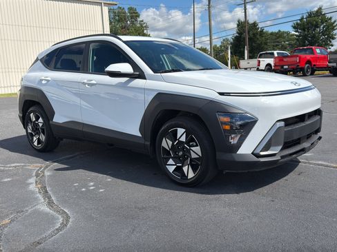 Used 2025 Hyundai Kona SEL FWD image 2