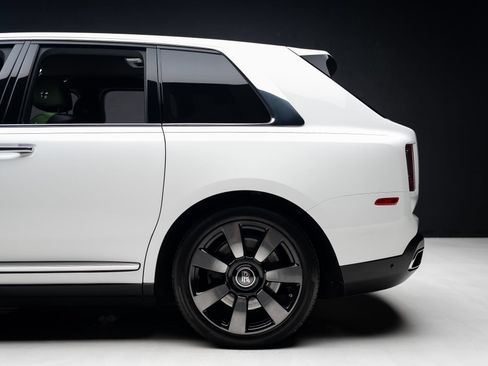 Used 2024 Rolls-Royce Cullinan w/ Cullinan Package AWD/4WD image 21