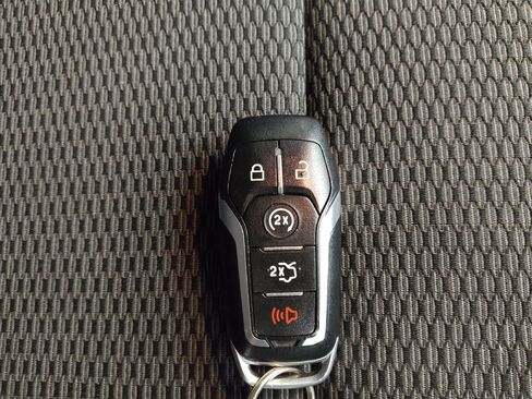 Used 2017 Ford Explorer XLT w/ Equipment Group 201A AWD/4WD image 32