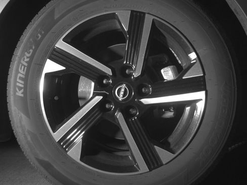 Used 2025 Nissan Sentra SV FWD image 16