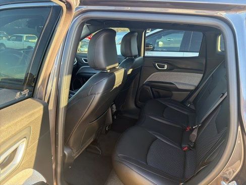 Used 2024 Jeep Compass Latitude image 7