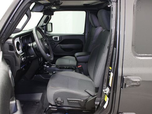 Used 2024 Jeep Wrangler Unlimited AWD/4WD image 16