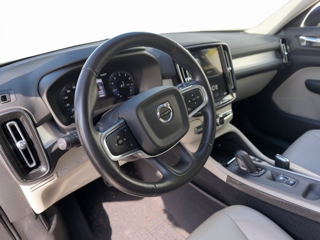 Used 2021 Volvo XC40 T5 Momentum w/ Premium Package AWD/4WD image 4