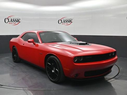Used 2015 Dodge Challenger R/T image 5