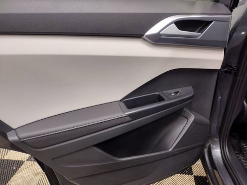 New 2025 Volkswagen Taos SE image 23