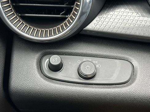 Certified 2024 Chevrolet Trax ACTIV w/ Sunroof Package image 28