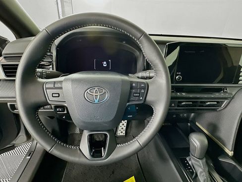 Used 2026 Toyota Camry SE w/ Convenience Package FWD image 11