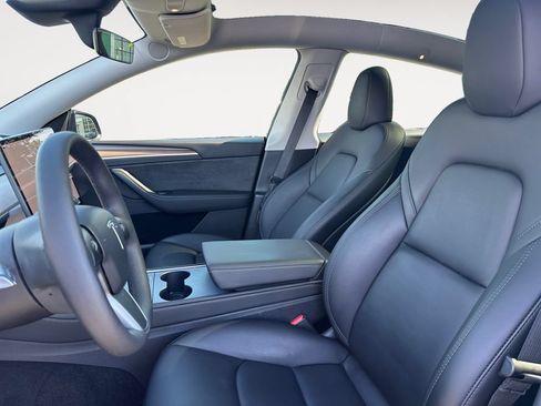 Used 2023 Tesla Model Y Performance AWD/4WD image 9