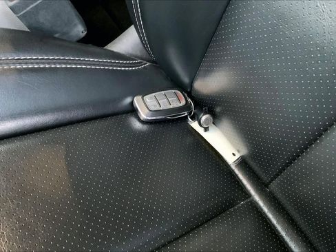 Used 2023 Chrysler Pacifica Touring-L image 13