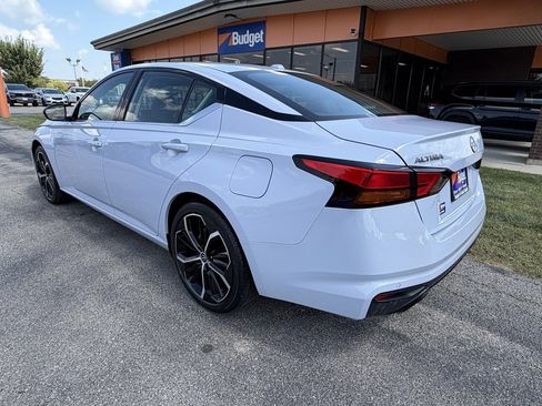 Used 2025 Nissan Altima 2.5 SR w/ SR Premium Package FWD image 3
