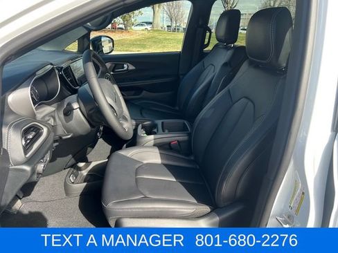 New 2026 Chrysler Pacifica Select FWD image 9