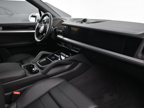 Used 2026 Porsche Cayenne AWD/4WD image 14