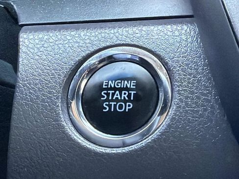 Used 2018 Toyota Camry XLE FWD image 28