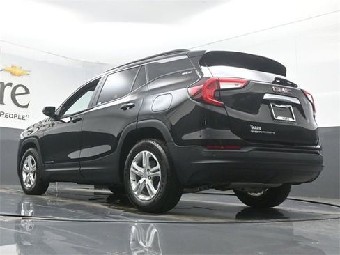Used 2023 GMC Terrain SLE w/ Driver Convenience Package image 5