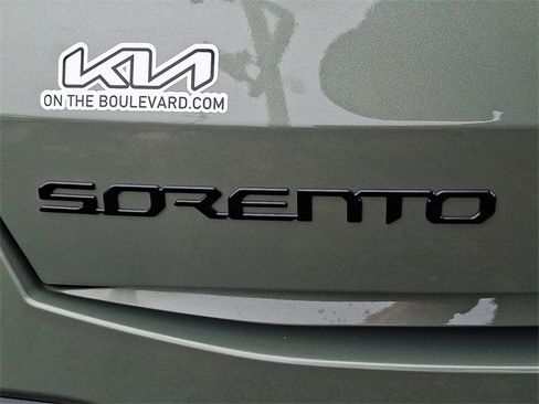 Certified 2025 Kia Sorento SX image 32