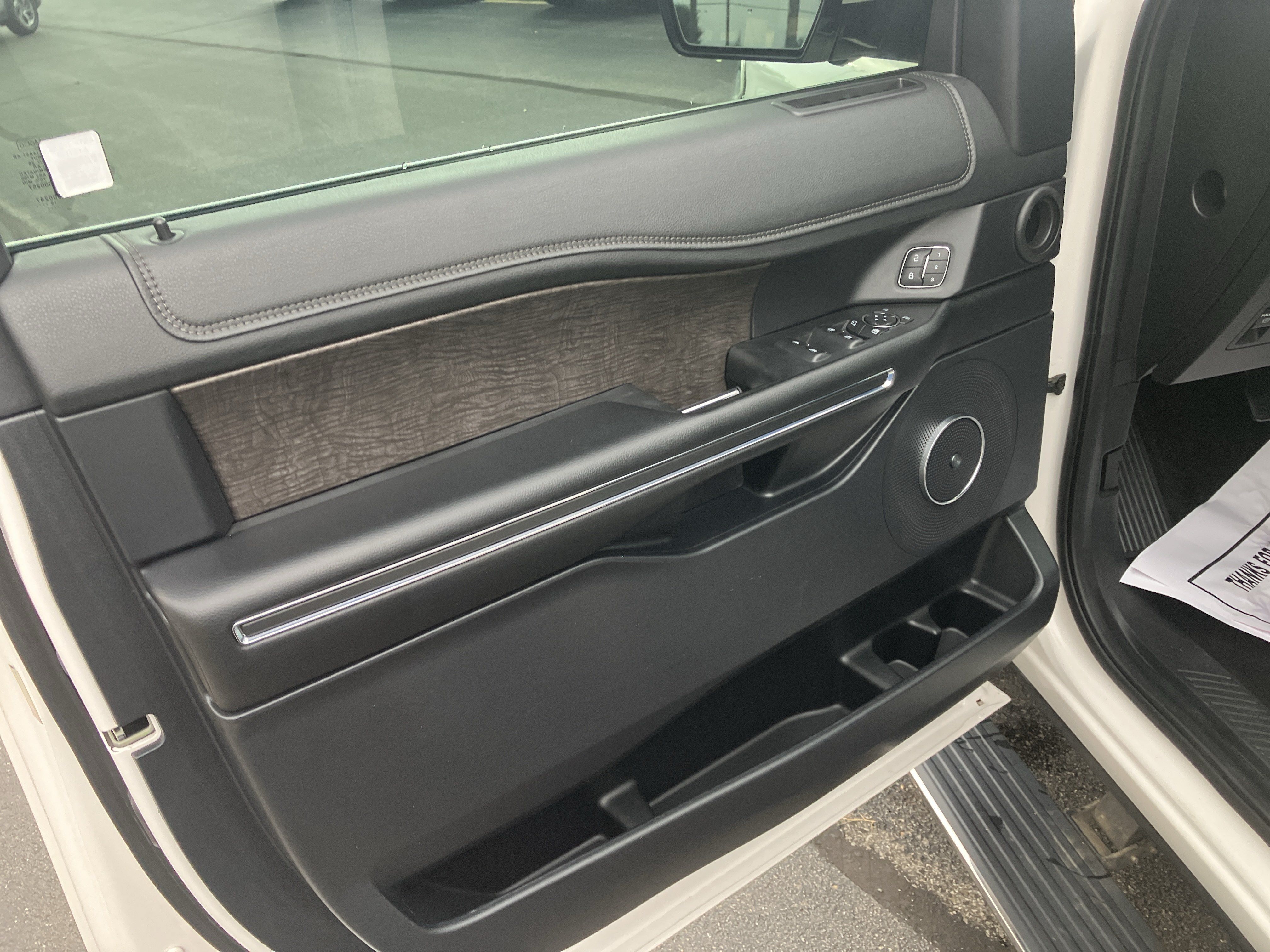 Used 2019 Ford Expedition Limited w/ Equipment Group 302A AWD/4WD image 18