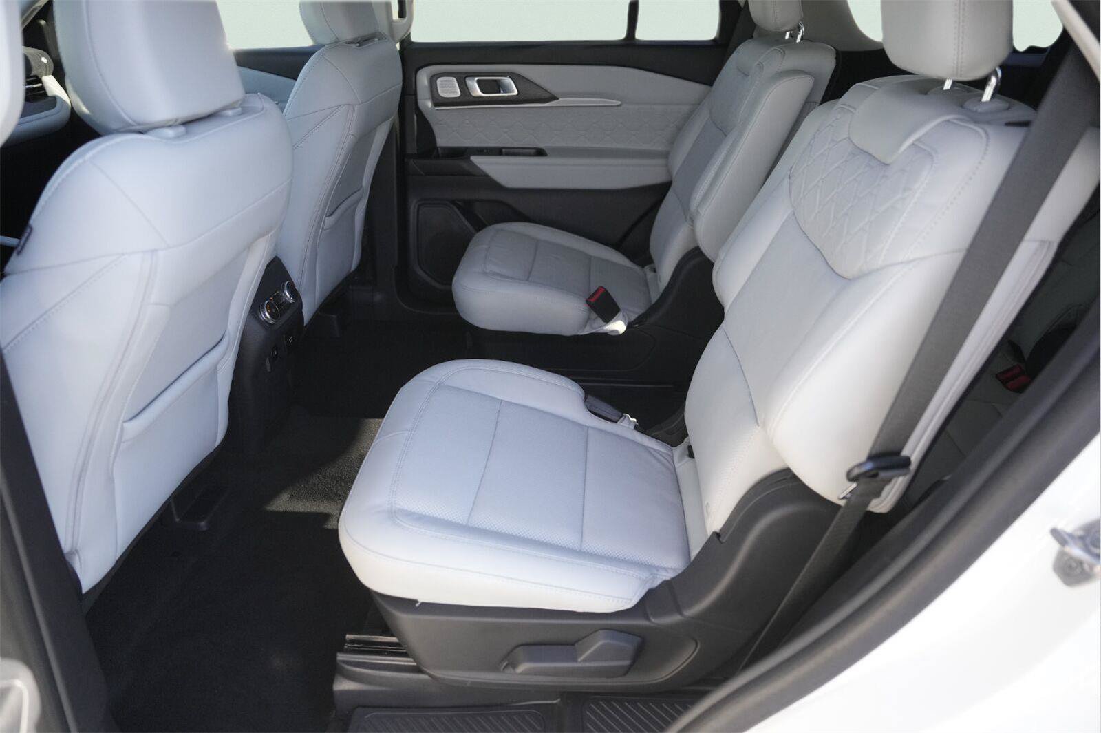 Certified 2025 Ford Explorer Platinum w/ Ultimate Package AWD/4WD image 13