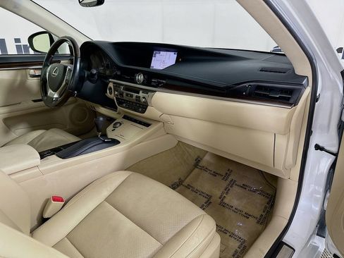 Used 2015 Lexus ES 350 w/ Ultra Luxury Package FWD image 37