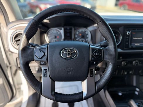 Used 2019 Toyota Tacoma 2WD Double Cab image 16