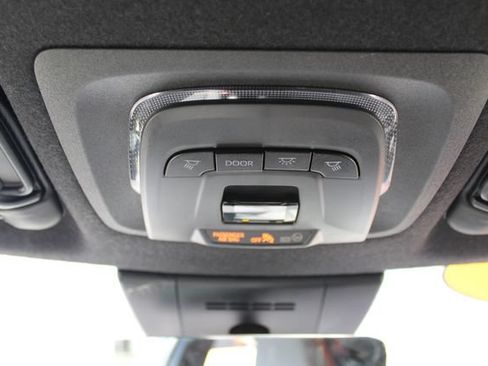 Used 2025 Toyota Corolla Cross AWD Hybrid image 20