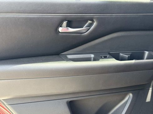 Used 2023 Nissan Pathfinder SL AWD/4WD image 14