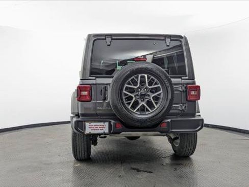 Used 2025 Jeep Wrangler Unlimited Sahara AWD/4WD image 7